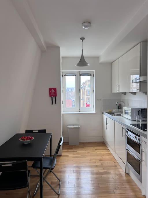 Central , Bright And Modern Flat Up To 4 People ลอนดอน ภายนอก รูปภาพ